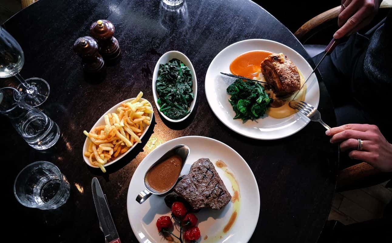 Enjoy British, Burgers and Steakhouse cuisine at Joanna's in Crystal Palace, London